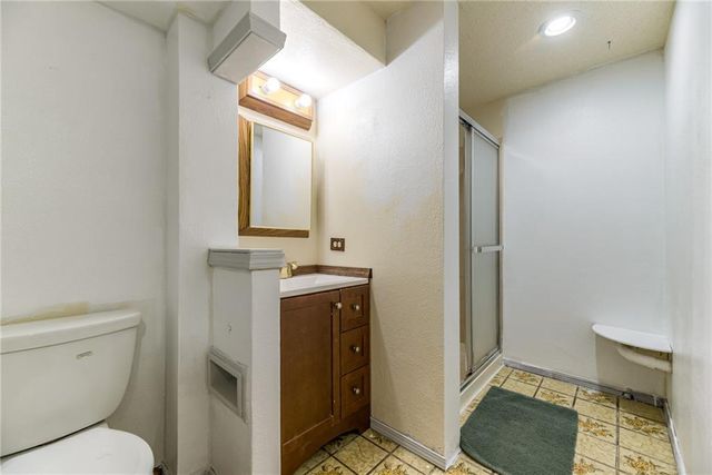 600 NW 66th Street, Kansas City, MO 64118