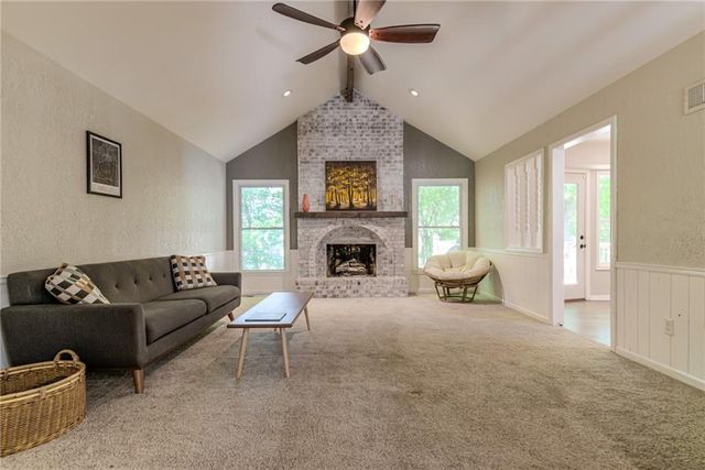 600 NW 66th Street, Kansas City, MO 64118