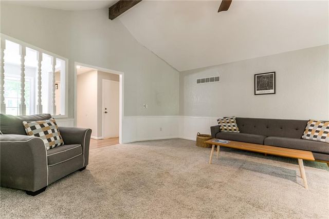 600 NW 66th Street, Kansas City, MO 64118