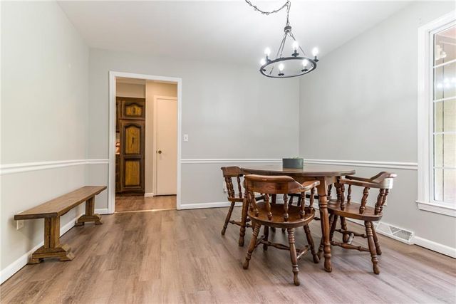 600 NW 66th Street, Kansas City, MO 64118
