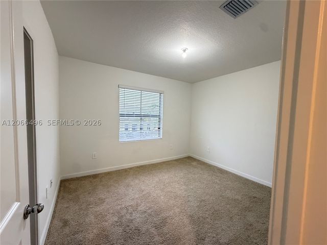 390 NE 12th St, Florida City, FL 33034