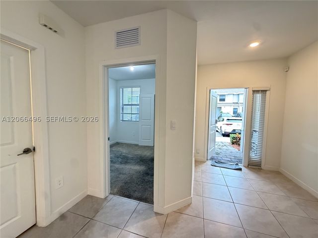 390 NE 12th St, Florida City, FL 33034