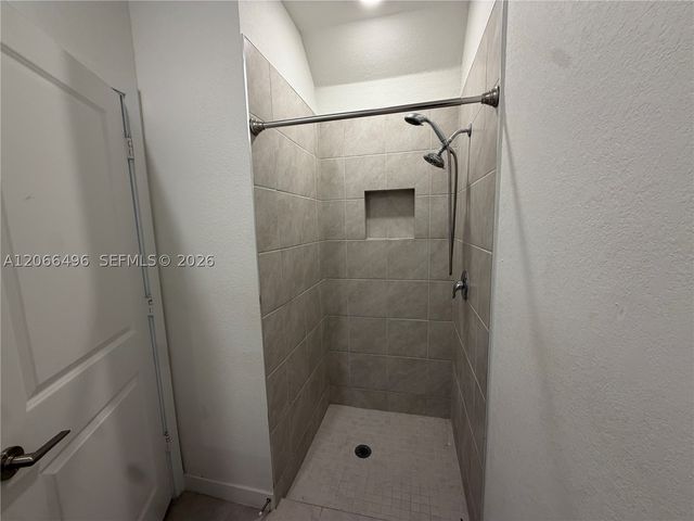 390 NE 12th St, Florida City, FL 33034