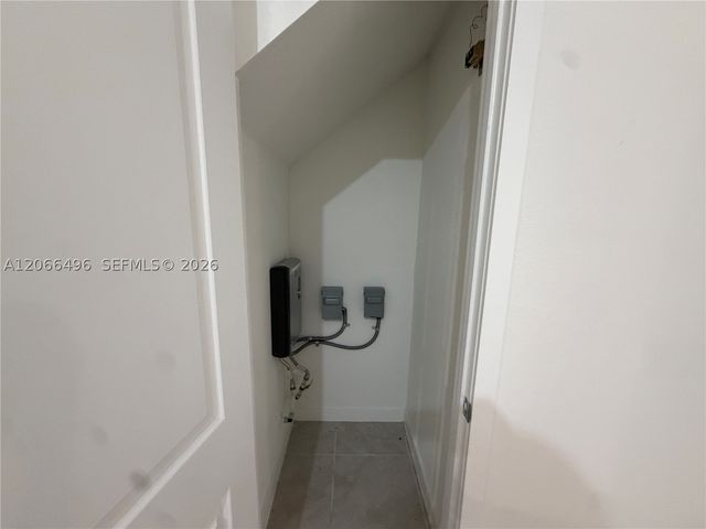 390 NE 12th St, Florida City, FL 33034