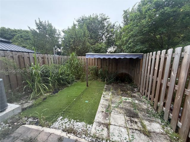 390 NE 12th St, Florida City, FL 33034