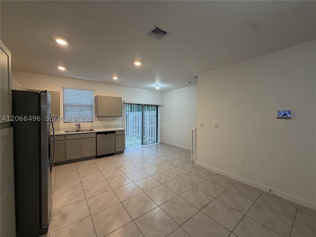 390 NE 12th St, Florida City, FL 33034
