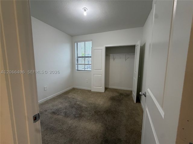 390 NE 12th St, Florida City, FL 33034