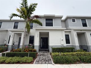 390 NE 12th St, Florida City, FL 33034