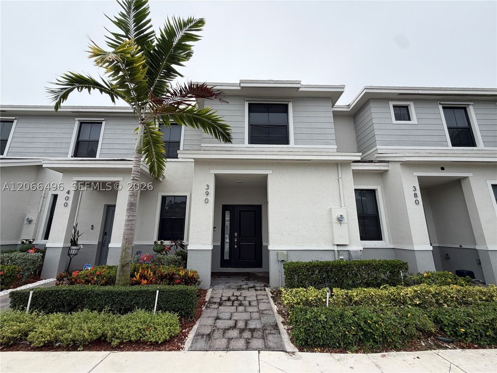 390 NE 12th St, Florida City, FL 33034