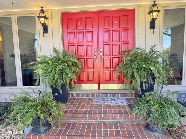 3380 Caverns Road, Marianna, FL 32446