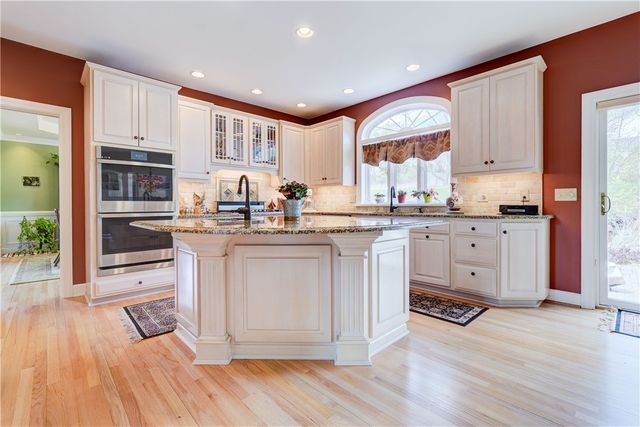 20 Sunrise Hill, Pittsford, NY 14534