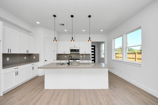 4129 E Toliver Street, Houston, TX 77016