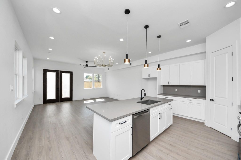 4129 E Toliver Street, Houston, TX 77016