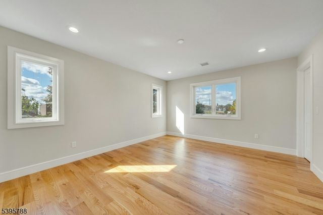 25 Pulaski Ave, Wallington Boro, NJ 07057