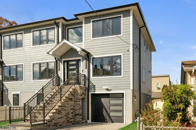 25 Pulaski Ave, Wallington Boro, NJ 07057