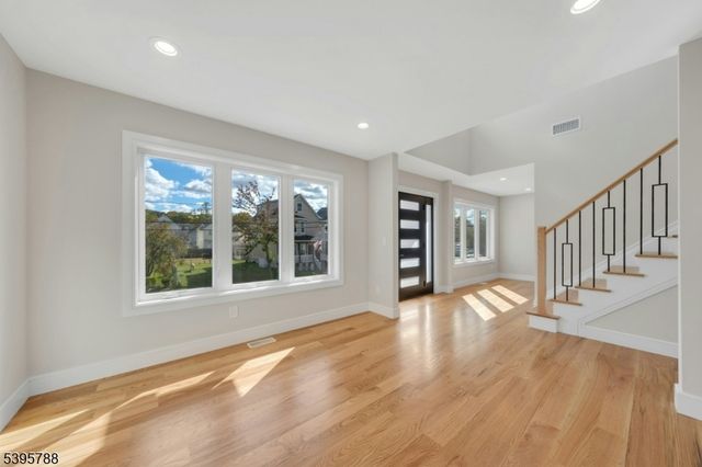 25 Pulaski Ave, Wallington Boro, NJ 07057