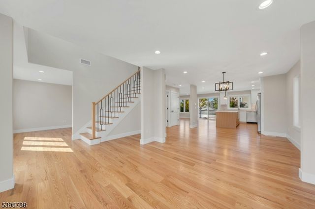 25 Pulaski Ave, Wallington Boro, NJ 07057