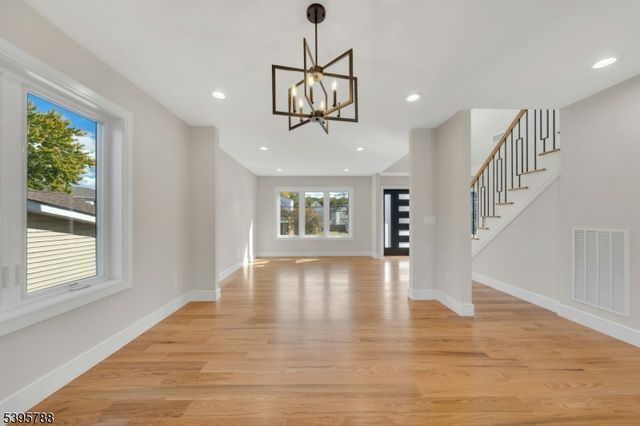 25 Pulaski Ave, Wallington Boro, NJ 07057