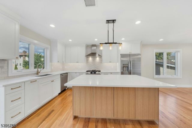 25 Pulaski Ave, Wallington Boro, NJ 07057