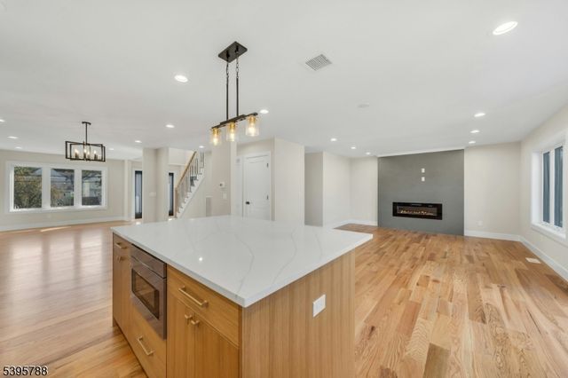 25 Pulaski Ave, Wallington Boro, NJ 07057