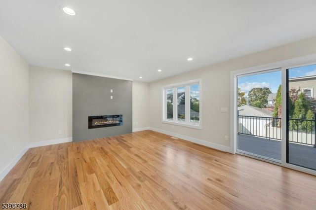 25 Pulaski Ave, Wallington Boro, NJ 07057