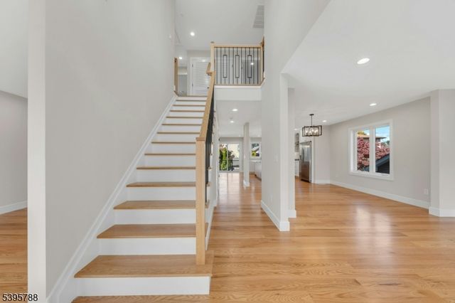 25 Pulaski Ave, Wallington Boro, NJ 07057