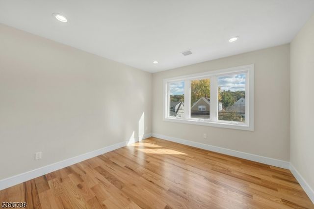 25 Pulaski Ave, Wallington Boro, NJ 07057