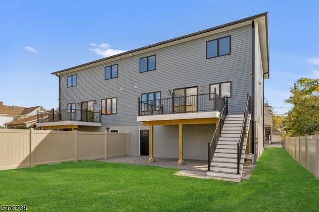 25 Pulaski Ave, Wallington Boro, NJ 07057