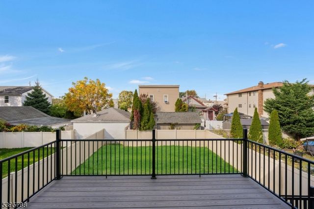 25 Pulaski Ave, Wallington Boro, NJ 07057