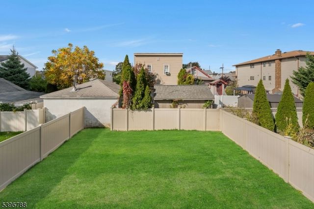 25 Pulaski Ave, Wallington Boro, NJ 07057