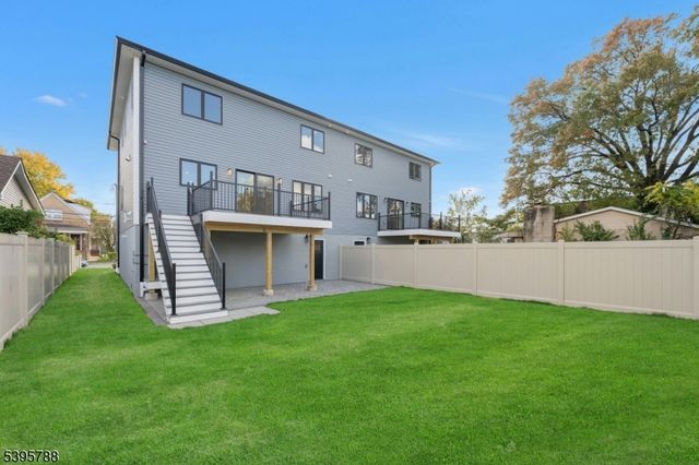 25 Pulaski Ave, Wallington Boro, NJ 07057