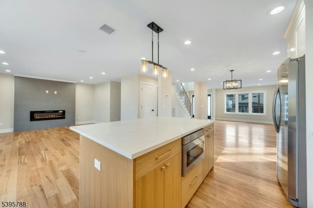 25 Pulaski Ave, Wallington Boro, NJ 07057