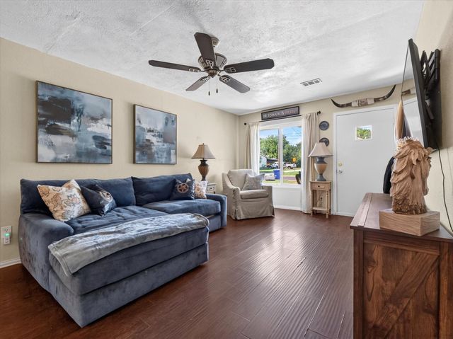 626 E South Street, Whitesboro, TX 76273