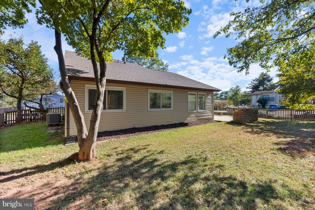 110 SUGARLAND RUN DR, Sterling, VA 20164