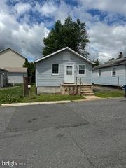 914 E HAZELDELL AVE, New Castle, DE 19720