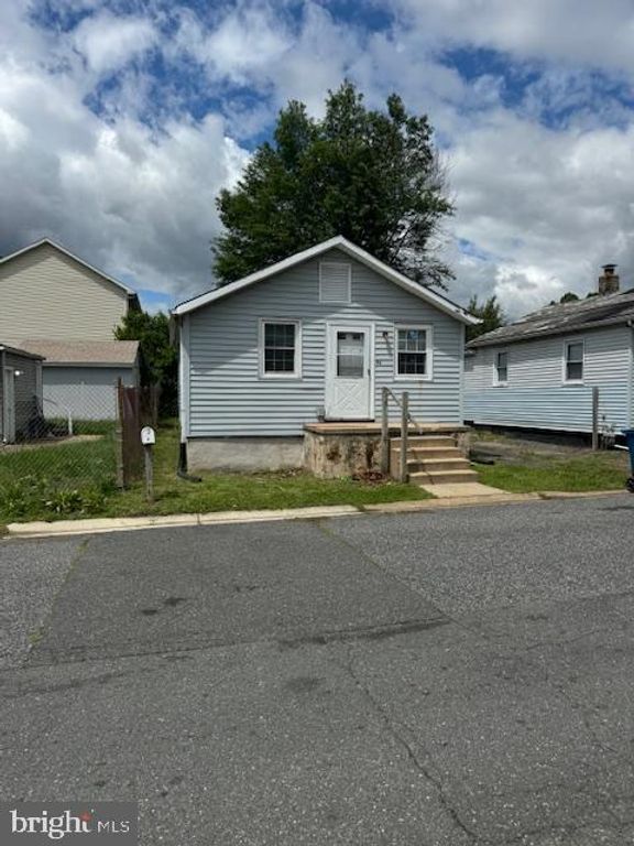 914 E HAZELDELL AVE, New Castle, DE 19720