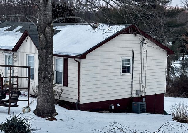 103 Batey Cir, Dickson, TN 37055