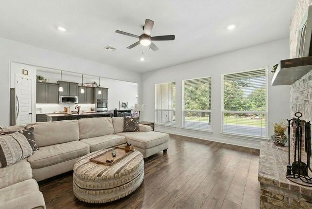 150 McNaughton DR, Liberty Hill, TX 78642
