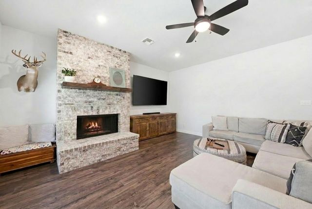 150 McNaughton DR, Liberty Hill, TX 78642