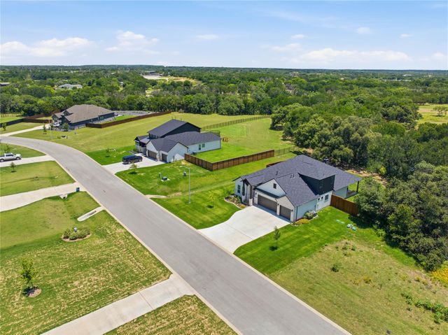 150 McNaughton DR, Liberty Hill, TX 78642