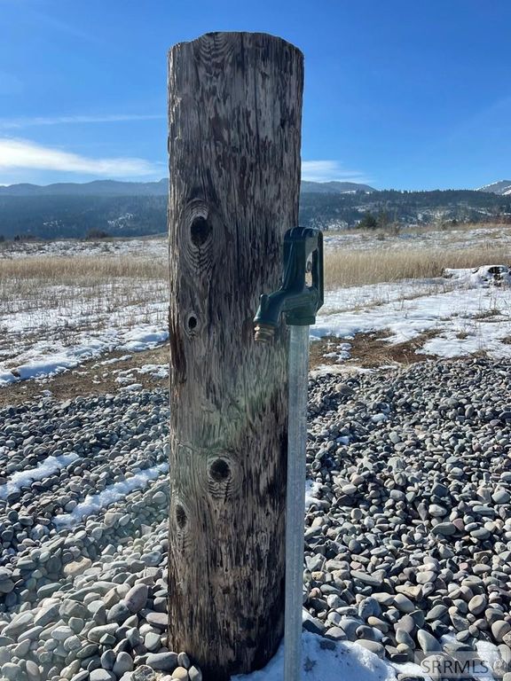 Image 7 of property listing at 162 S River Run, Irwin, ID 83428