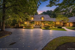 32870 Bingham Lane, Bingham Farms, MI 48025