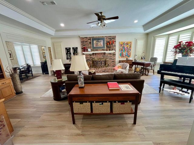 8 Westridge Square, Plainview, TX 79072