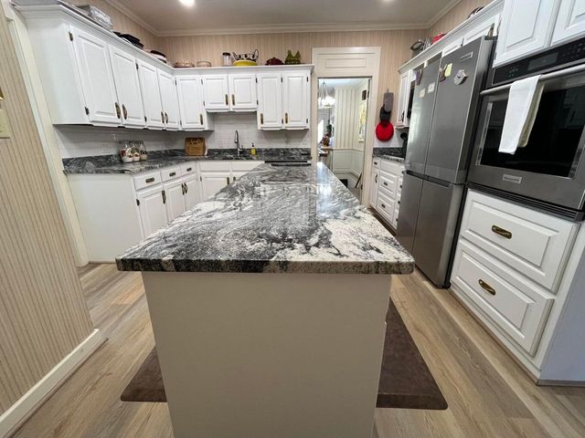 8 Westridge Square, Plainview, TX 79072