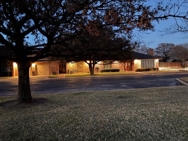 8 Westridge Square, Plainview, TX 79072