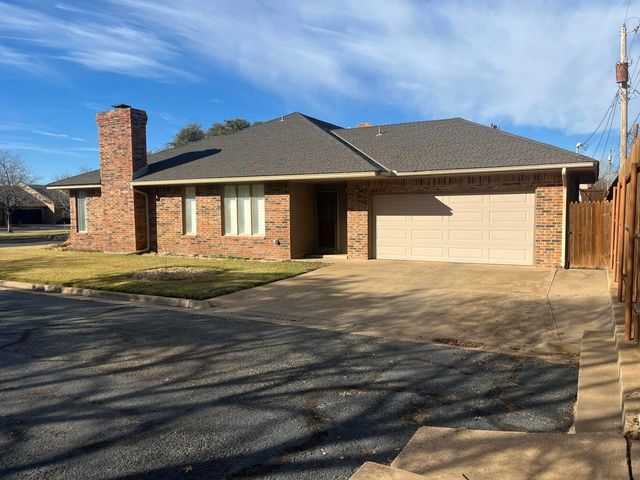 8 Westridge Square, Plainview, TX 79072