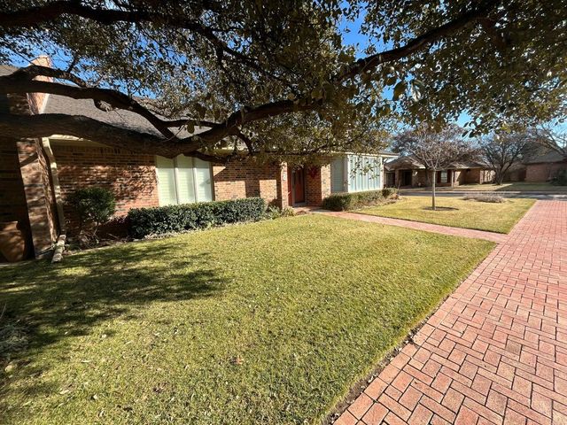 8 Westridge Square, Plainview, TX 79072
