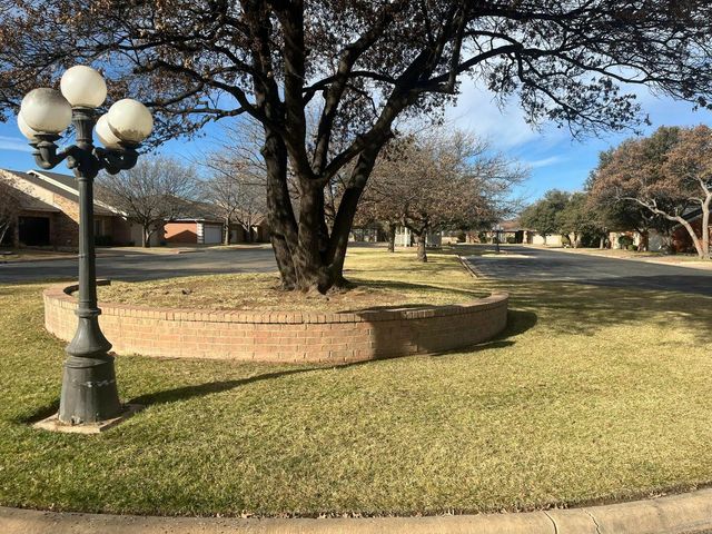 8 Westridge Square, Plainview, TX 79072