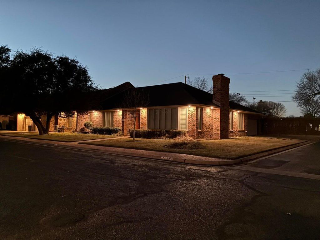 8 Westridge Square, Plainview, TX 79072