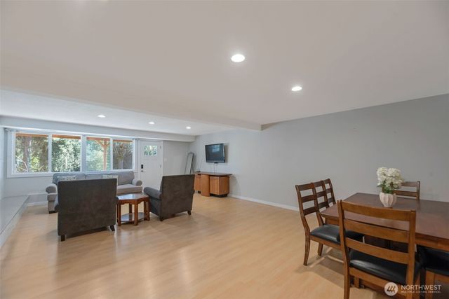 2840 108th Avenue SE, Bellevue, WA 98004